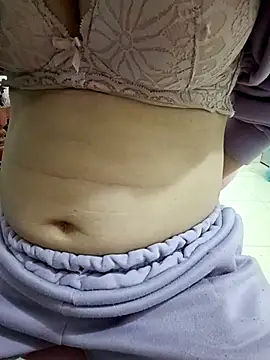 Snapshot of SweetGirl2k2 chatting on March 18, 2:47 am SweetGirl2k2 online show from March 18, 2:47 am