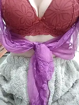 Snapshot of SweetGirl2k2 chatting on March 23, 1:42 am SweetGirl2k2 online show from March 23, 1:42 am