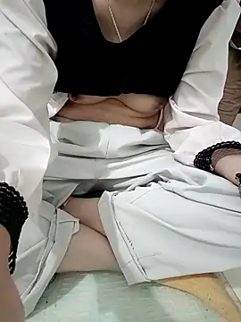 Snapshot of SweetGirl2k2 chatting on October 26, 9:37 am SweetGirl2k2 online show from October 26, 9:37 am