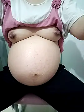 Snapshot of SweetGirl2k2 chatting on April 15, 7:15 am SweetGirl2k2 online show from April 15, 7:15 am