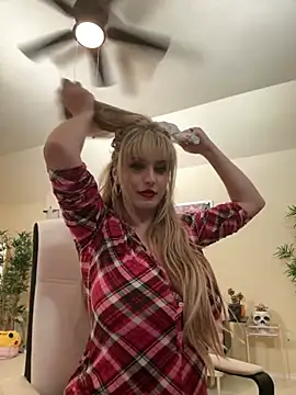 RoxxyDallas online show from December 22, 1:55 am