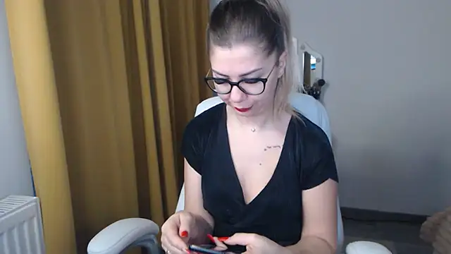 Snapshot of SugarErika chatting on January 14, 5:40 am SugarErika online show from January 14, 5:40 am