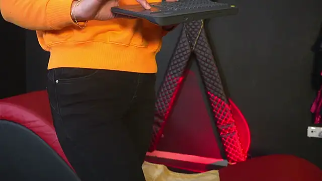 CelineConner online show from March 8, 5:00 am