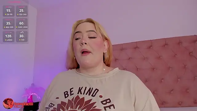 Snapshot of sophiarossee_ chatting on February 19, 12:34 pm sophiarossee online show from February 19, 12:34 pm