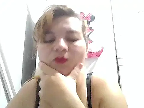 Snapshot of laiscibelle chatting on February 17, 3:58 am laiscibelle online show from February 17, 3:58 am
