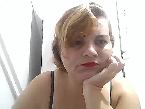 Snapshot of laiscibelle chatting on February 20, 3:23 am laiscibelle online show from February 20, 3:23 am