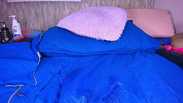 violett lo online show from March 15, 9:19 am