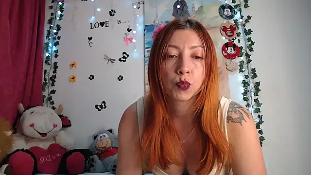 Snapshot of malusexy33 chatting on February 25, 2:14 am malusexy33 online show from February 25, 2:14 am