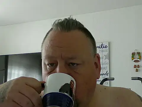 Snapshot of pimmelmann3 chatting on April 17, 10:29 am pimmelmann3 online show from April 17, 10:29 am