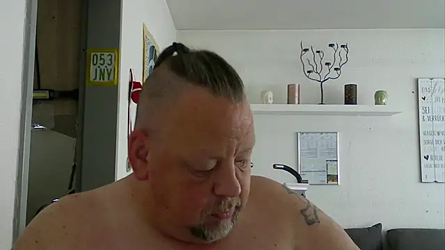 Snapshot of pimmelmann3 chatting on May 3, 8:20 am pimmelmann3 online show from May 3, 8:20 am