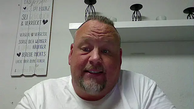 Snapshot of pimmelmann3 chatting on May 4, 7:32 pm pimmelmann3 online show from May 4, 7:32 pm