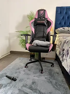 Stunning Booty online show from April 2, 6:38 pm