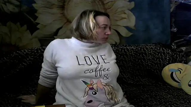 wLESLYMOSw online show from March 13, 11:28 am