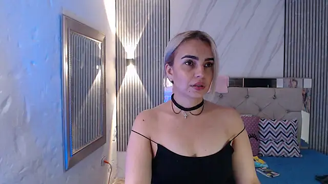 Snapshot of ashley__tylor chatting on April 20, 10:11 pm ashley tylor online show from April 20, 10:11 pm