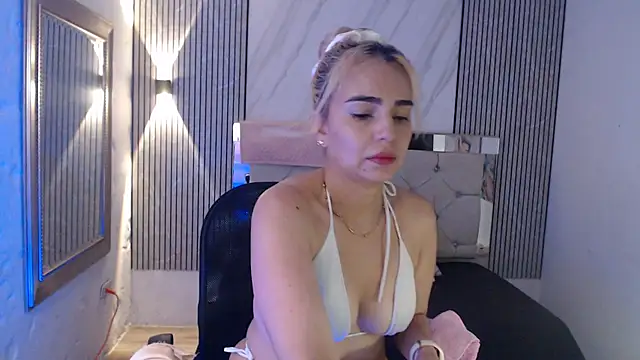 Snapshot of ashley__tylor chatting on June 28, 7:20 pm ashley tylor online show from June 28, 7:20 pm