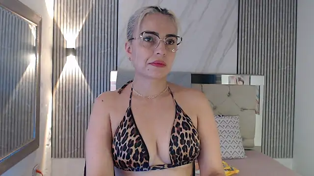 Snapshot of ashley__tylor chatting on July 27, 8:16 pm ashley tylor online show from July 27, 8:16 pm