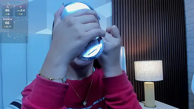 Julietasantos   online show from April 17, 6:33 pm