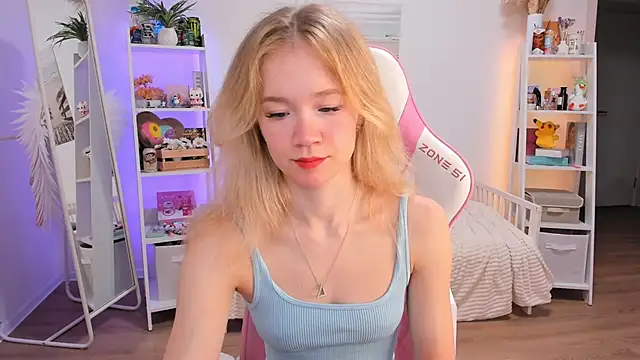 Lily Young online show from February 1, 3:19 am