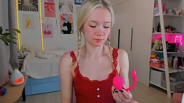 Lily Young online show from March 20, 3:22 am