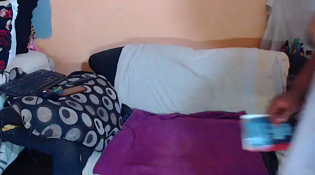 Snapshot of BigHotMatureXx chatting on December 7, 9:33 pm BigHotMatureXx online show from December 7, 9:33 pm