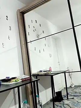 Snapshot of LaraJuicyxx chatting on December 1, 9:48 pm LaraJuicyxx online show from December 1, 9:48 pm