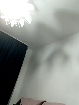 Snapshot of LaraJuicyxx chatting on December 4, 4:16 pm LaraJuicyxx online show from December 4, 4:16 pm