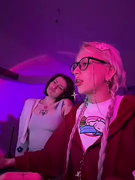 Dooubletroublee online show from May 7, 11:54 pm