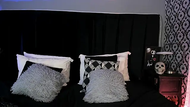 Adeelinee online show from April 7, 7:58 pm