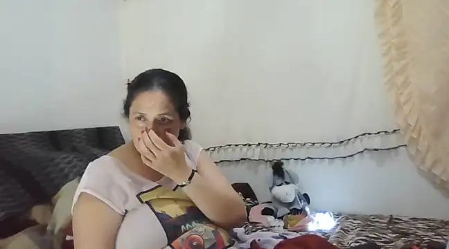 Snapshot of ximenajimenez chatting on January 27, 2:20 am ximenajimenez online show from January 27, 2:20 am