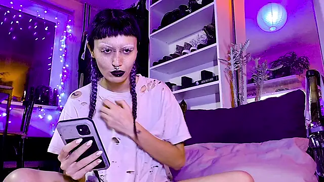 Snapshot of god_x_girl chatting on December 21, 9:58 pm god x girl online show from December 21, 9:58 pm