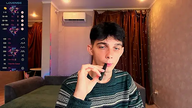 Snapshot of Aaron_Boom chatting on September 20, 11:06 pm Aaron Boom online show from September 20, 11:06 pm