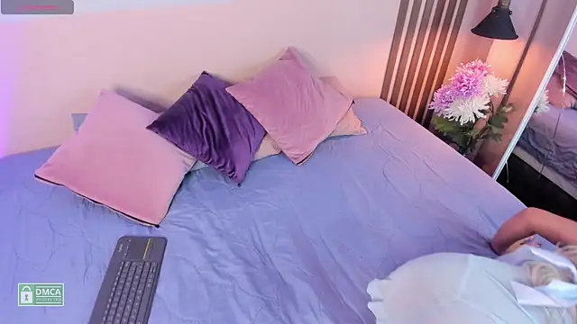 Snapshot of charloottee_1 chatting on December 13, 3:16 am charloottee 1 online show from December 13, 3:16 am