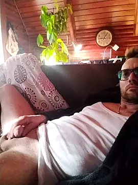 Snapshot of tomee83 chatting on October 11, 7:07 am tomee83 online show from October 11, 7:07 am