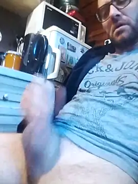 Snapshot of tomee83 chatting on November 2, 6:38 am tomee83 online show from November 2, 6:38 am