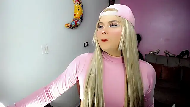 Snapshot of SweetKim21 chatting on March 1, 7:30 am SweetKim21 online show from March 1, 7:30 am