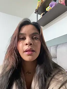 sarah salis  online show from April 15, 3:08 pm