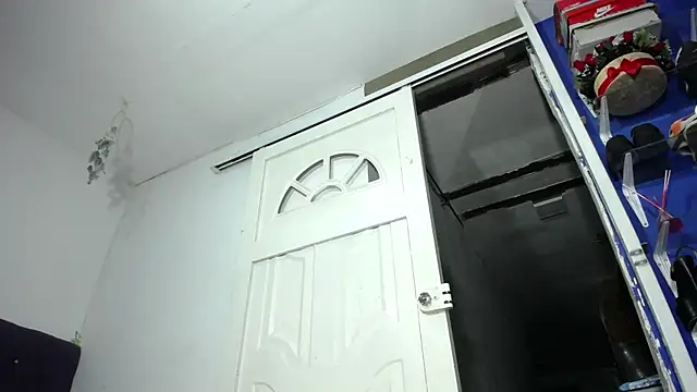 Squirter pussybomb online show from May 12, 5:04 am