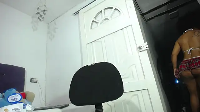 Squirter pussybomb online show from May 28, 4:10 am