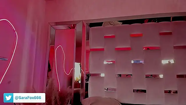 Sara Foxx1 online show from May 15, 6:26 pm