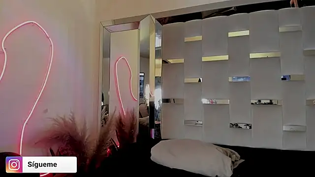 Sara Foxx1 online show from May 20, 8:26 pm