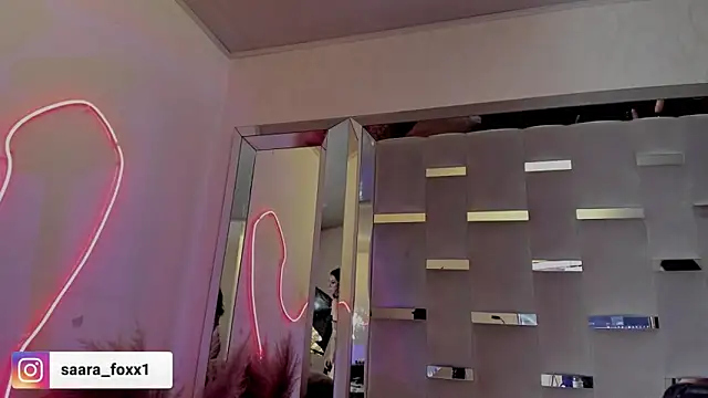 Sara Foxx1 online show from May 21, 7:32 pm