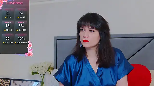 BellaHillss online show from January 25, 8:00 am