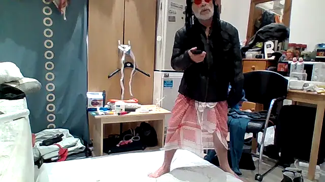 Snapshot of DaddyQuimHot chatting on September 29, 1:44 am DaddyQuimHot online show from September 29, 1:44 am