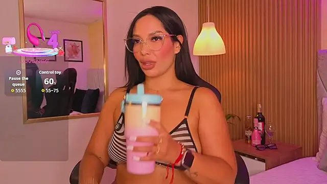 Dakota diaz  online show from December 2, 8:26 pm