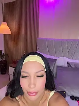 Dakota diaz  online show from May 12, 7:33 pm