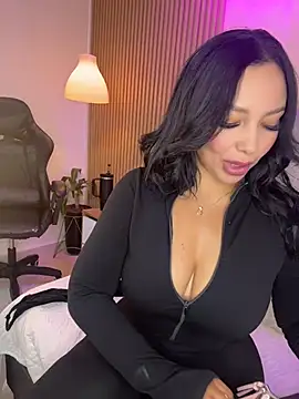 Dakota diaz  online show from May 15, 7:43 pm