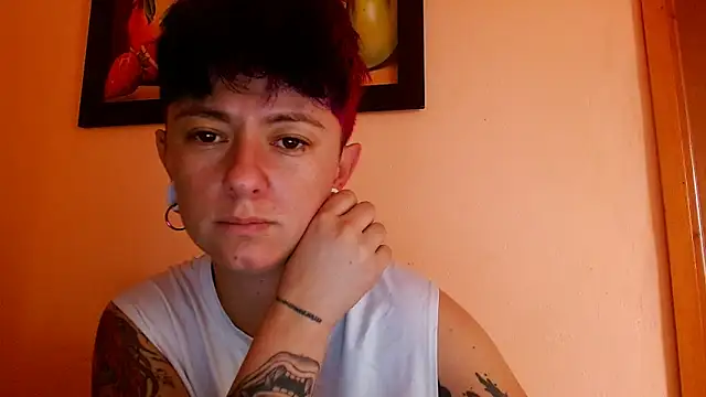 Snapshot of tomboyblue chatting on June 19, 3:05 pm tomboyblue online show from June 19, 3:05 pm