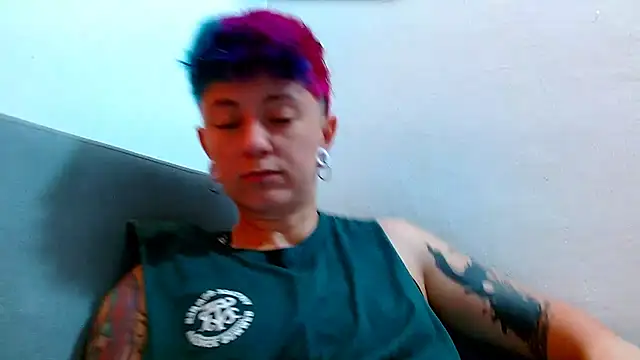 Snapshot of tomboyblue chatting on June 30, 3:02 pm tomboyblue online show from June 30, 3:02 pm
