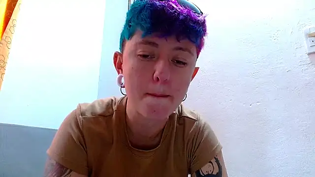 Snapshot of tomboyblue chatting on July 2, 7:42 pm tomboyblue online show from July 2, 7:42 pm