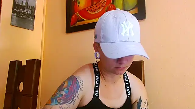 Snapshot of tomboyblue chatting on July 10, 4:20 pm tomboyblue online show from July 10, 4:20 pm